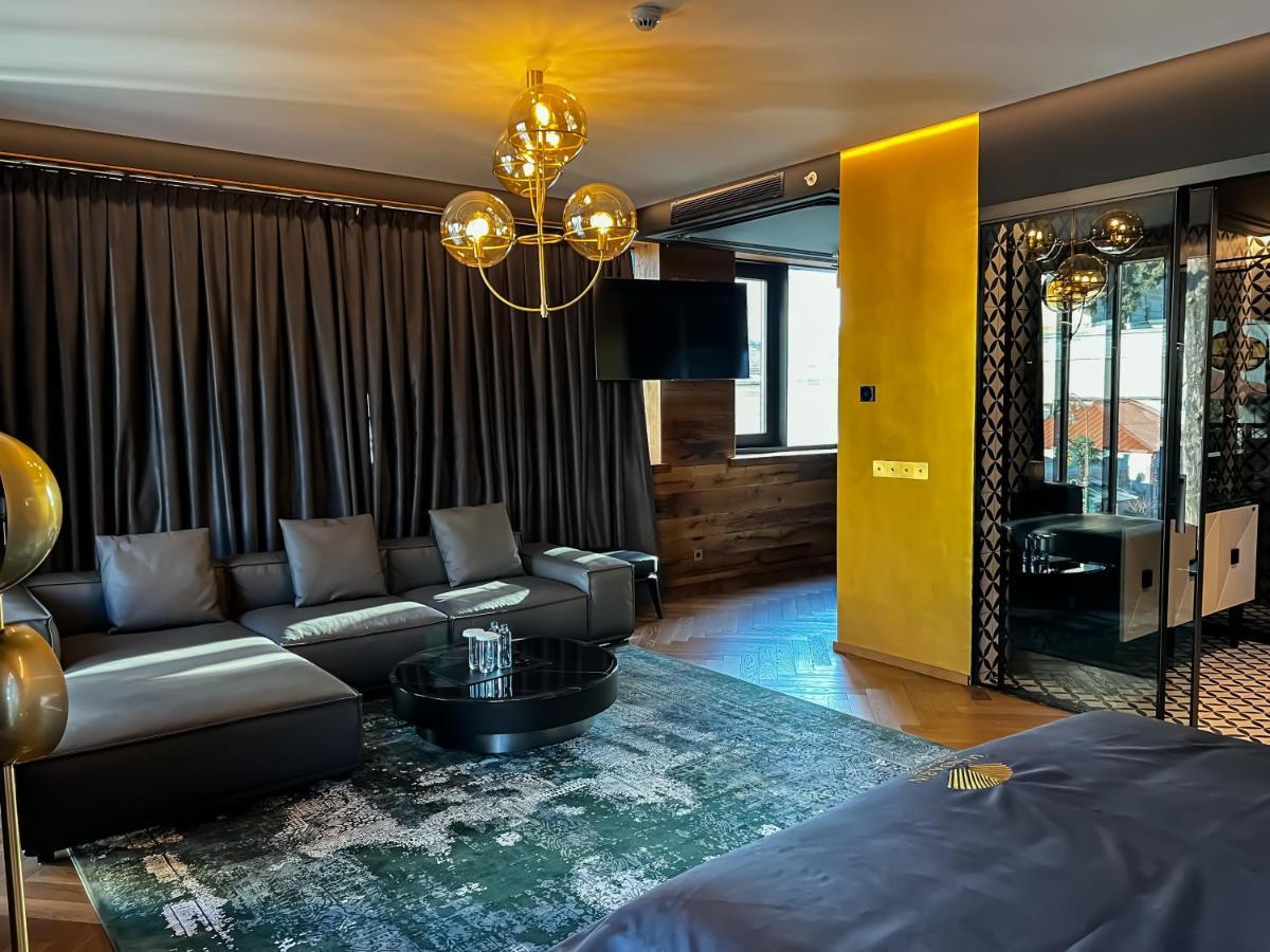 Mandarin Club House Hotel Batumi Eksteriør billede