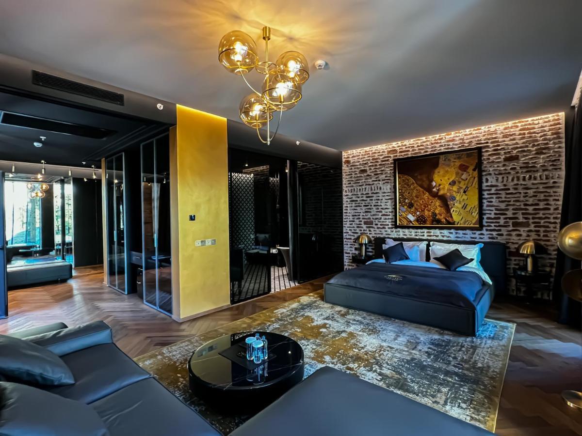 Mandarin Club House Hotel Batumi Eksteriør billede