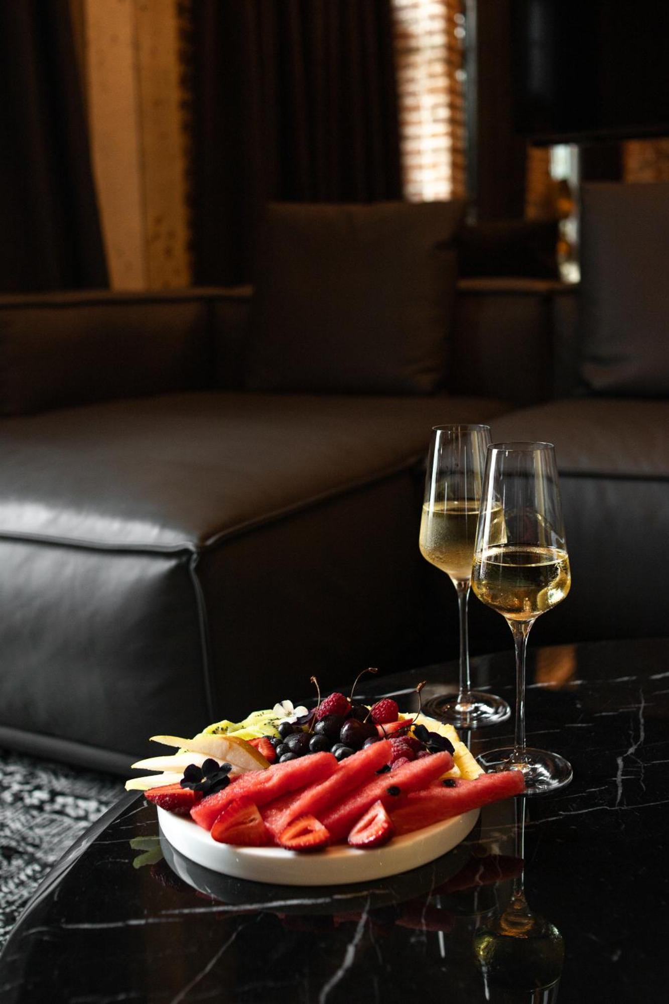 Mandarin Club House Hotel Batumi Eksteriør billede